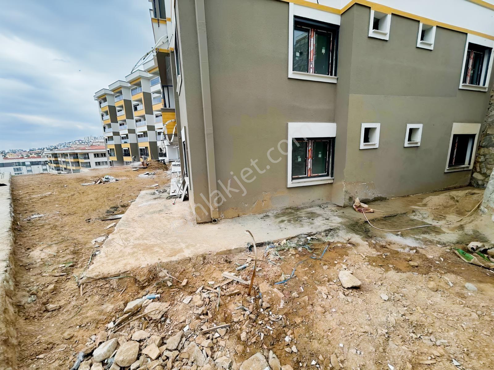 Kuşadasında Geniş Bahçeli Havuzlu Sitede Satılık 2+1 Daire - Görsel 7