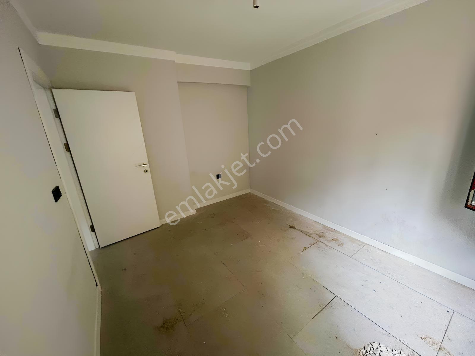 Kuşadasında Geniş Bahçeli Havuzlu Sitede Satılık 2+1 Daire - Görsel 10