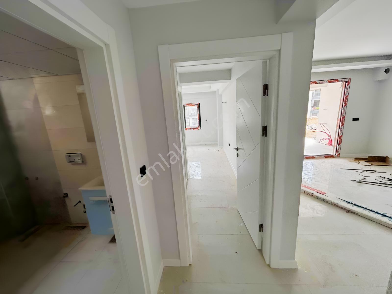 Kuşadasında Geniş Bahçeli Havuzlu Sitede Satılık 2+1 Daire - Görsel 6