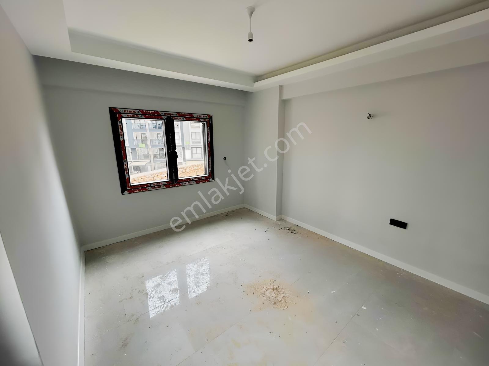 Kuşadasında Geniş Bahçeli Havuzlu Sitede Satılık 2+1 Daire - Görsel 13
