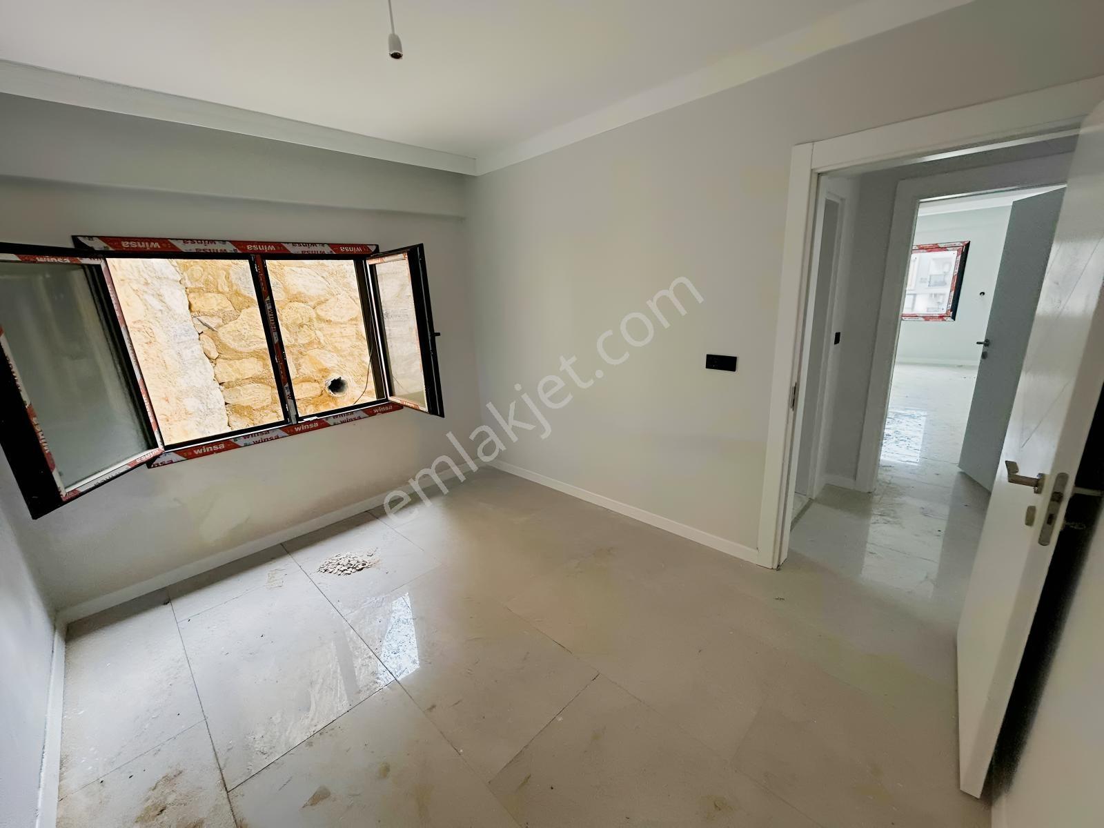 Kuşadasında Geniş Bahçeli Havuzlu Sitede Satılık 2+1 Daire - Görsel 16