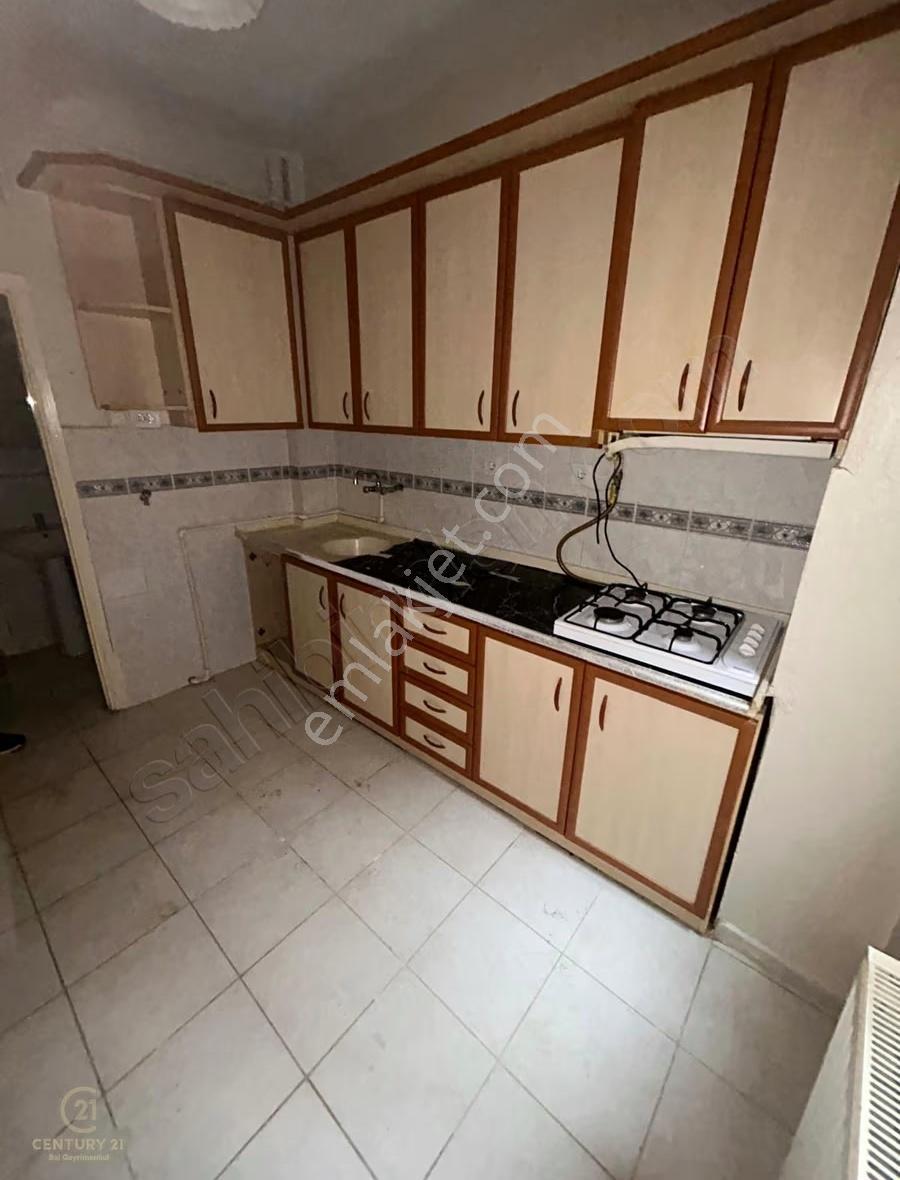 C21 Bal'dan Çarşıda İncirli Cami Yanı Ara Kat 2+1 Kiralık Daire - Görsel 6
