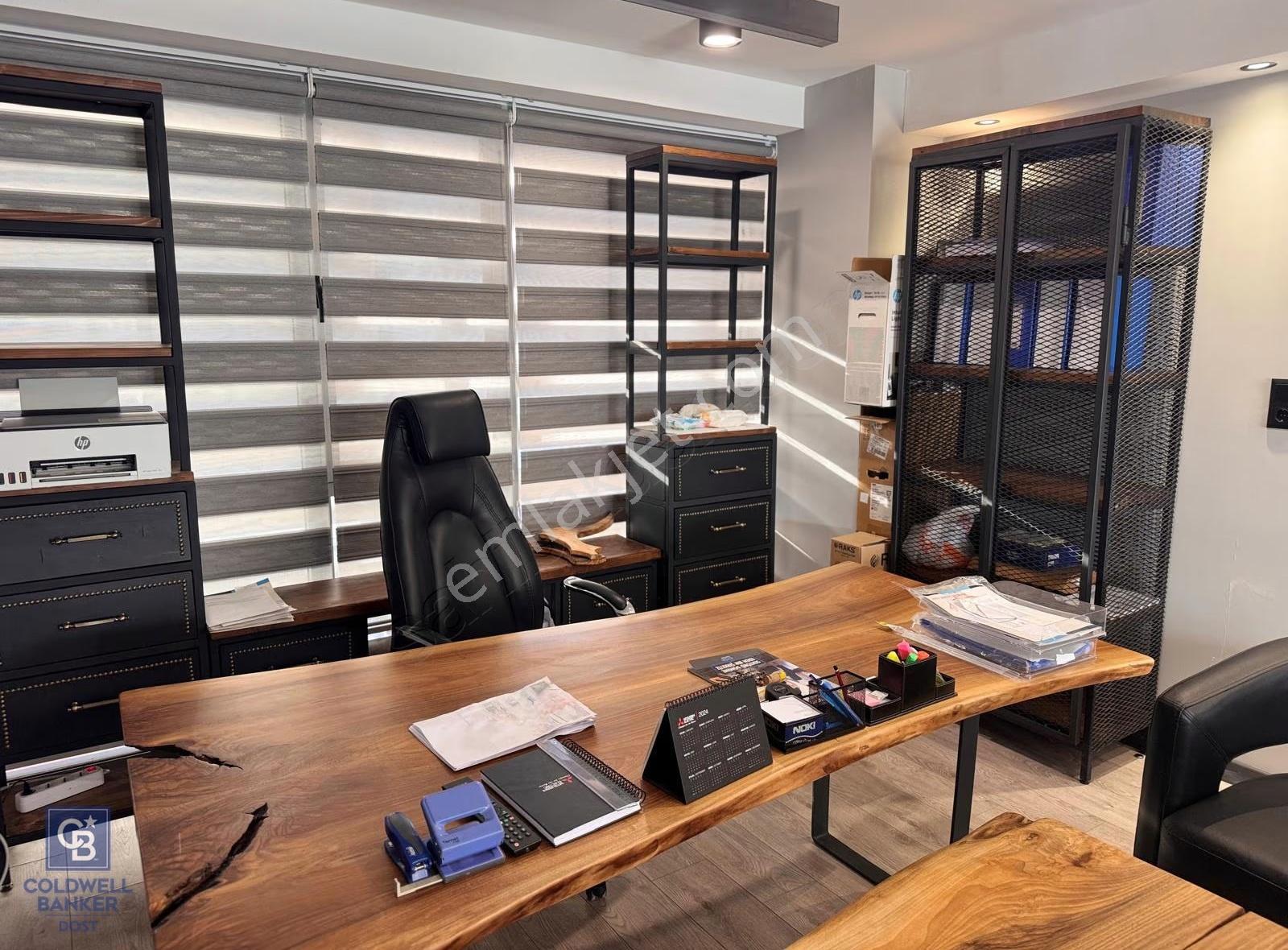 Urla Meydan Avm De Satılık Prestijli İş Yer - Görsel 2