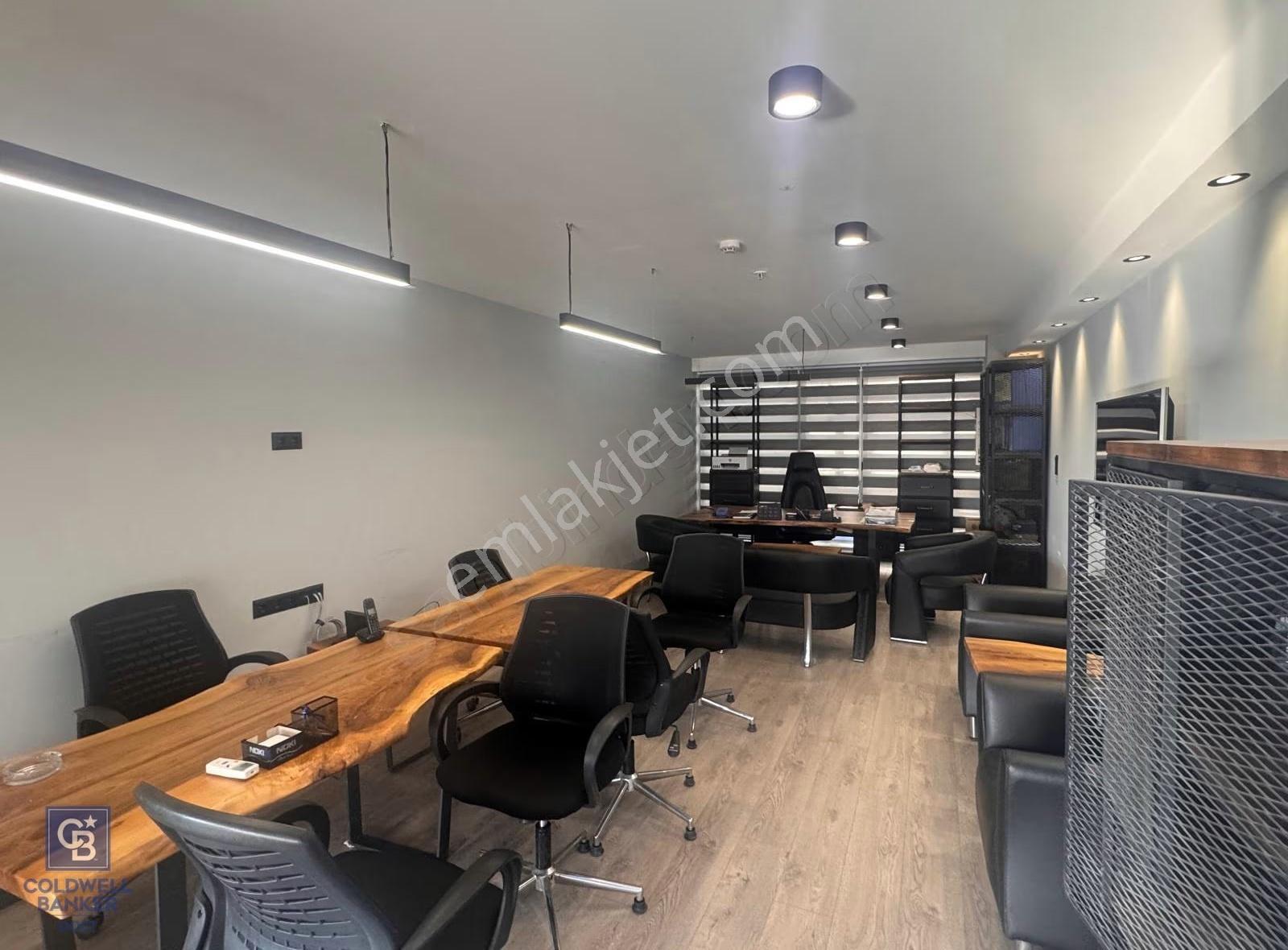 Urla Meydan Avm De Satılık Prestijli İş Yer