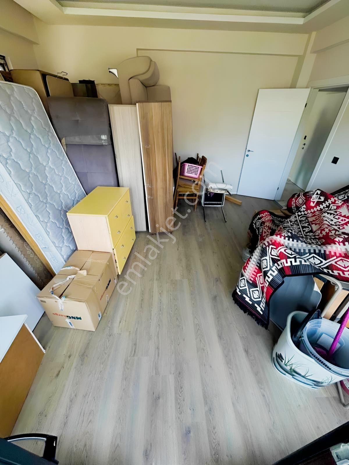 Prestijden Lüxs Sitede Geniş Bahçeli Açık Otoparklı 2+1 Daire - Görsel 2