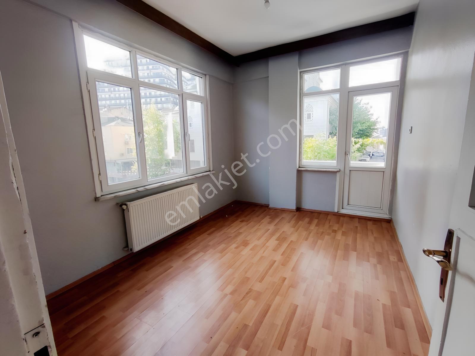 Girne Caddesi 4+1 130 M2 Çift Balkonlu 2.kat - Görsel 3
