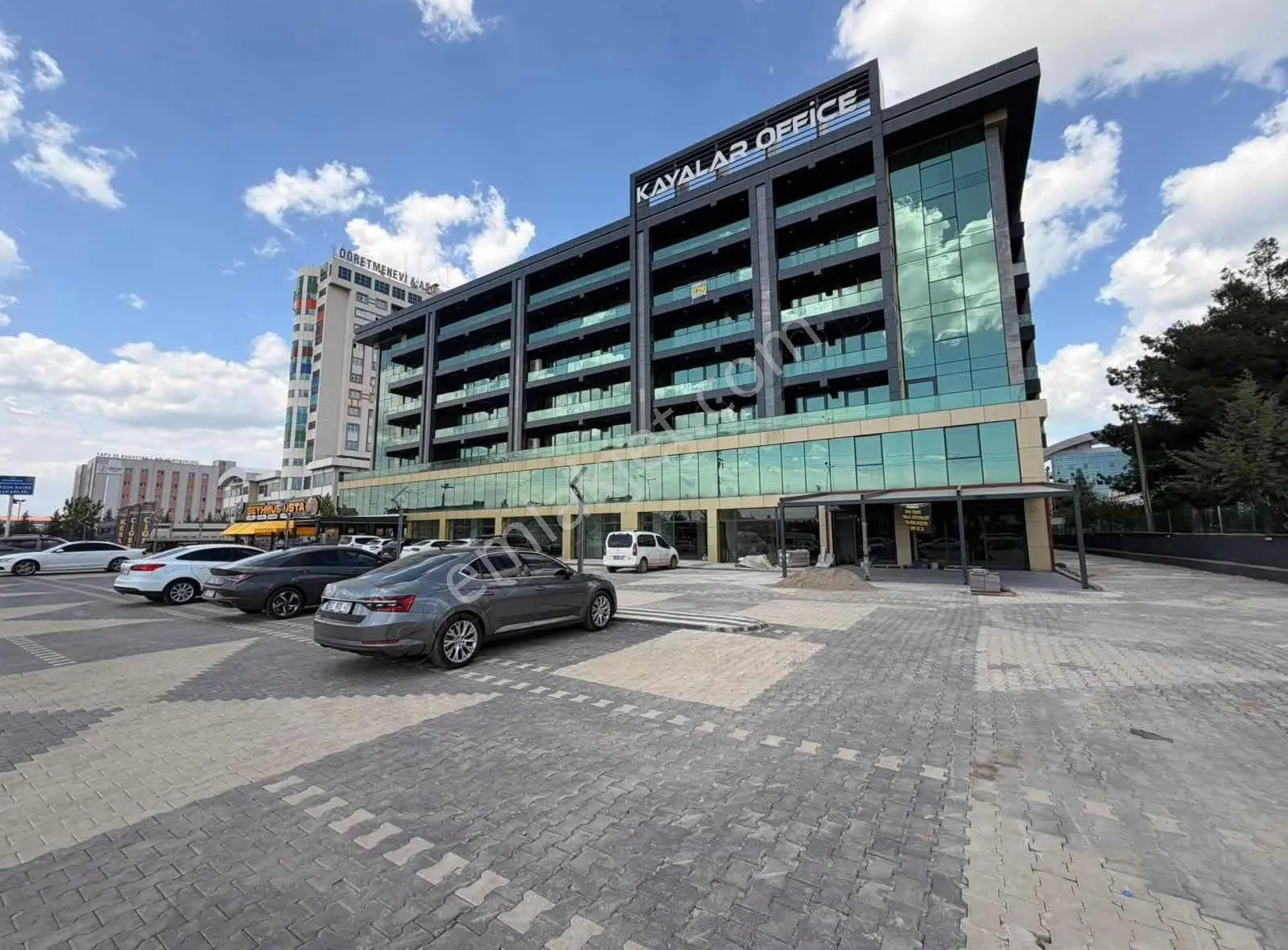 Viva'dan Kayalar Office'te Abonelik Ödenmiş 1+1 Büyük Tip Büro