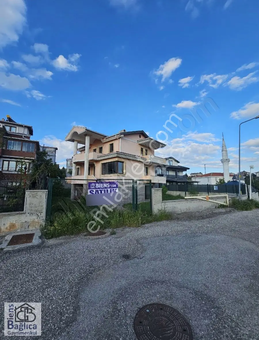 Eskişehir Yolu Yaşamkent Kavşağına Çok Yakın Geniş Bahçeli Site