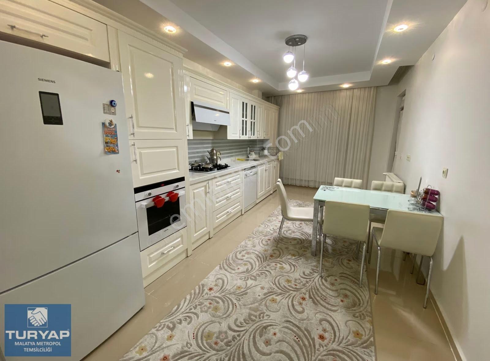 Turyap Metropol'den Yeşilçam Caddesinde Satılık 4+1 Lüx Daire