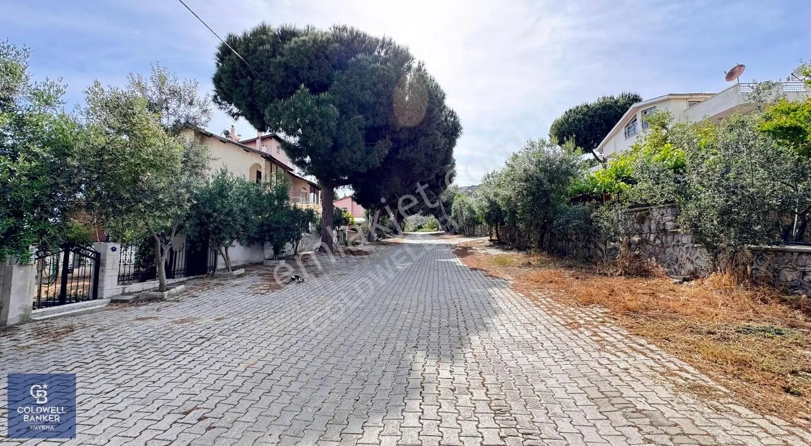 Seferihisar Atatürk Mahallesinde Satılık 3+1 Villa