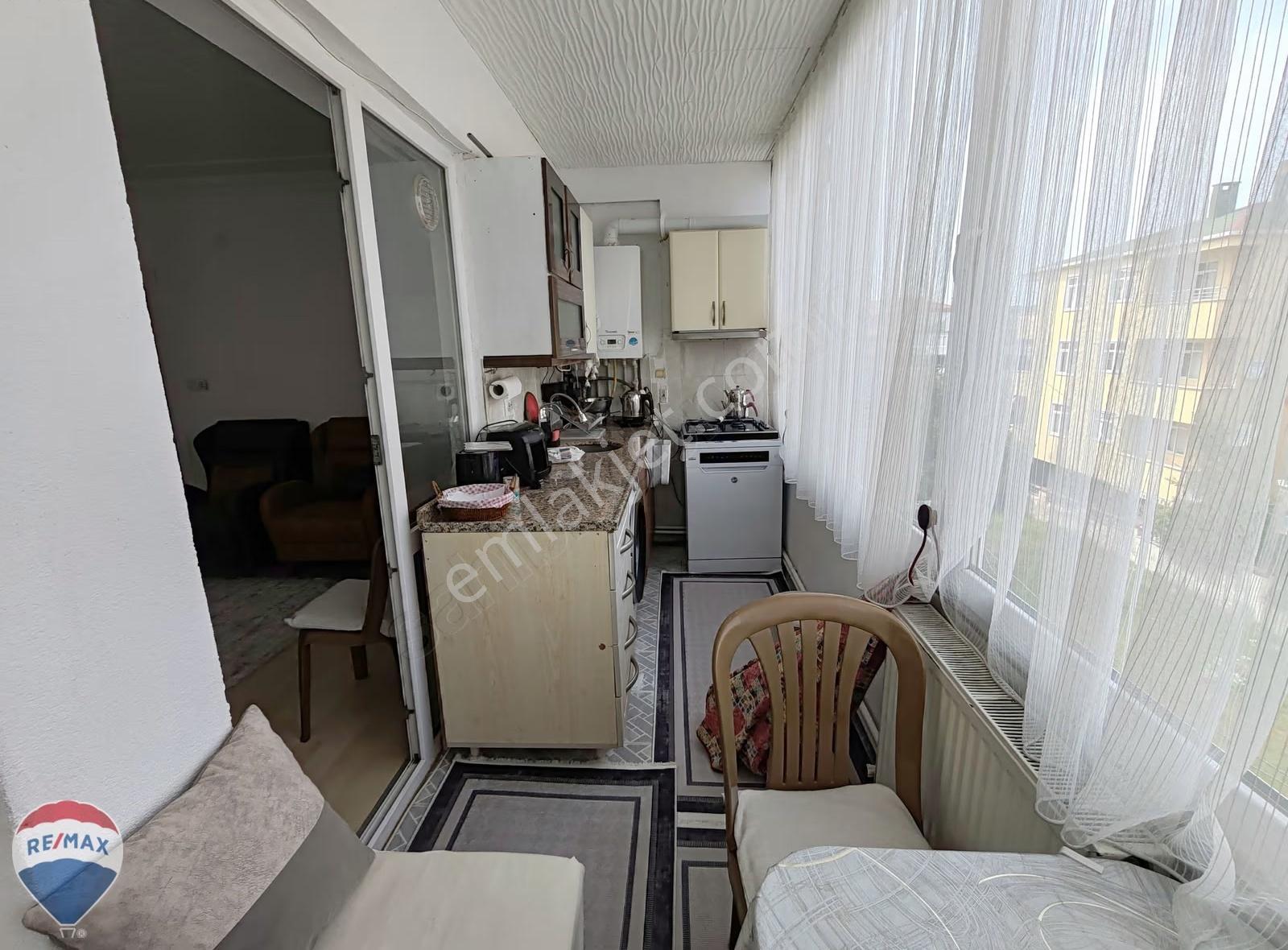 Re/max Maviden Akkum Bölgesinde M.ayrı Denize Yakın 2+1 Daire - Görsel 4