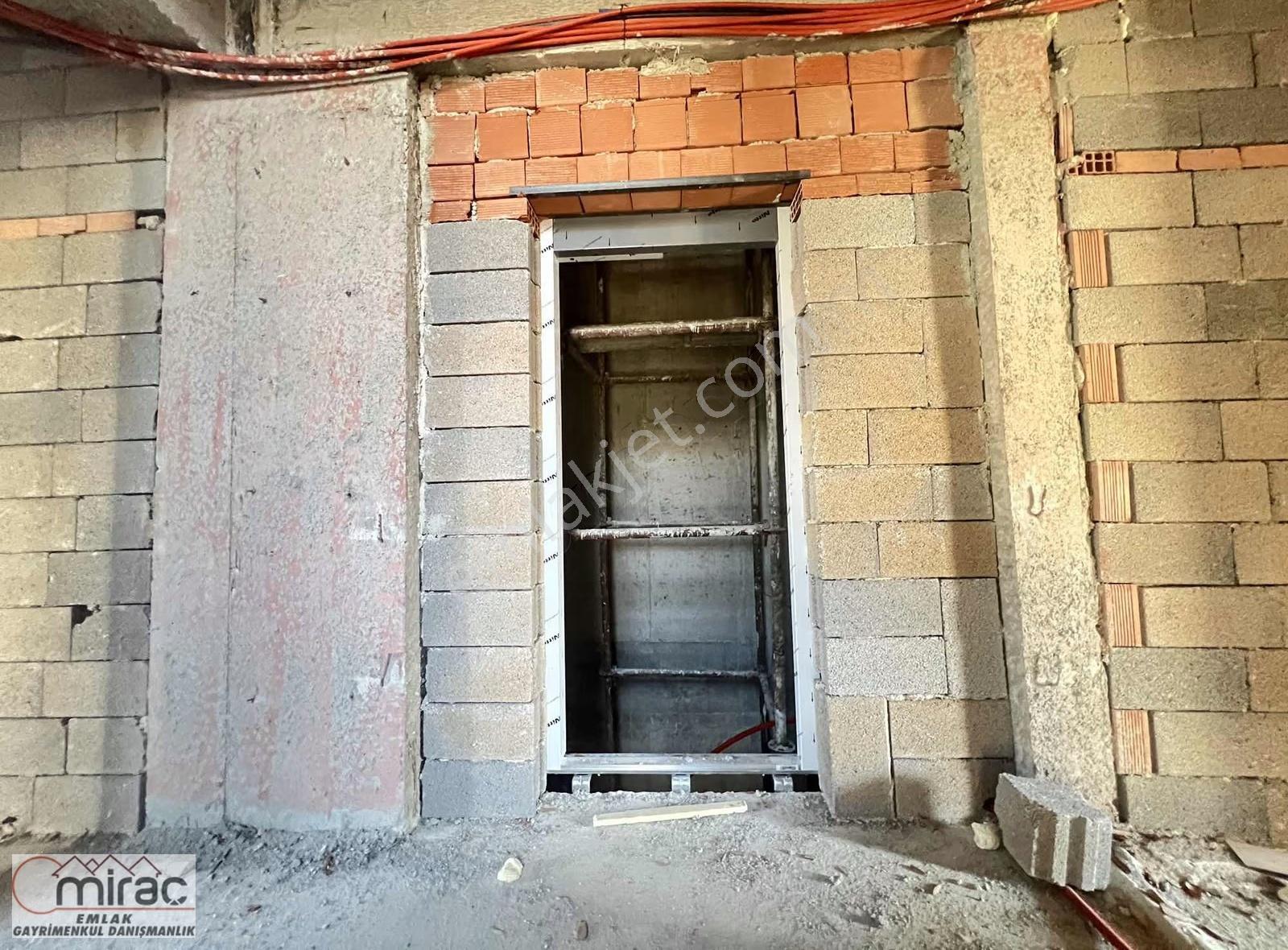Emek Mahallesinde Üniversiteye Yakın Yatırıma Uygun 1+1 Daire
