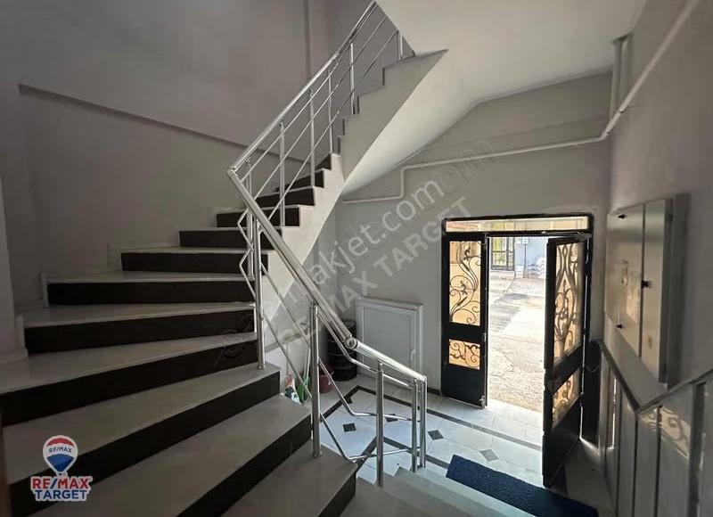 Menemen Zeytinlikde 3+1 Kiralık Daire Bahçe Kullanımlı