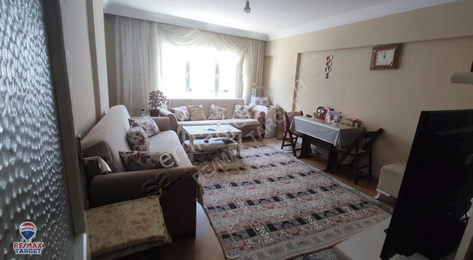 Yeşilyurtta Merkezi Konumda Satılık 3+1 Ara Kat Daire