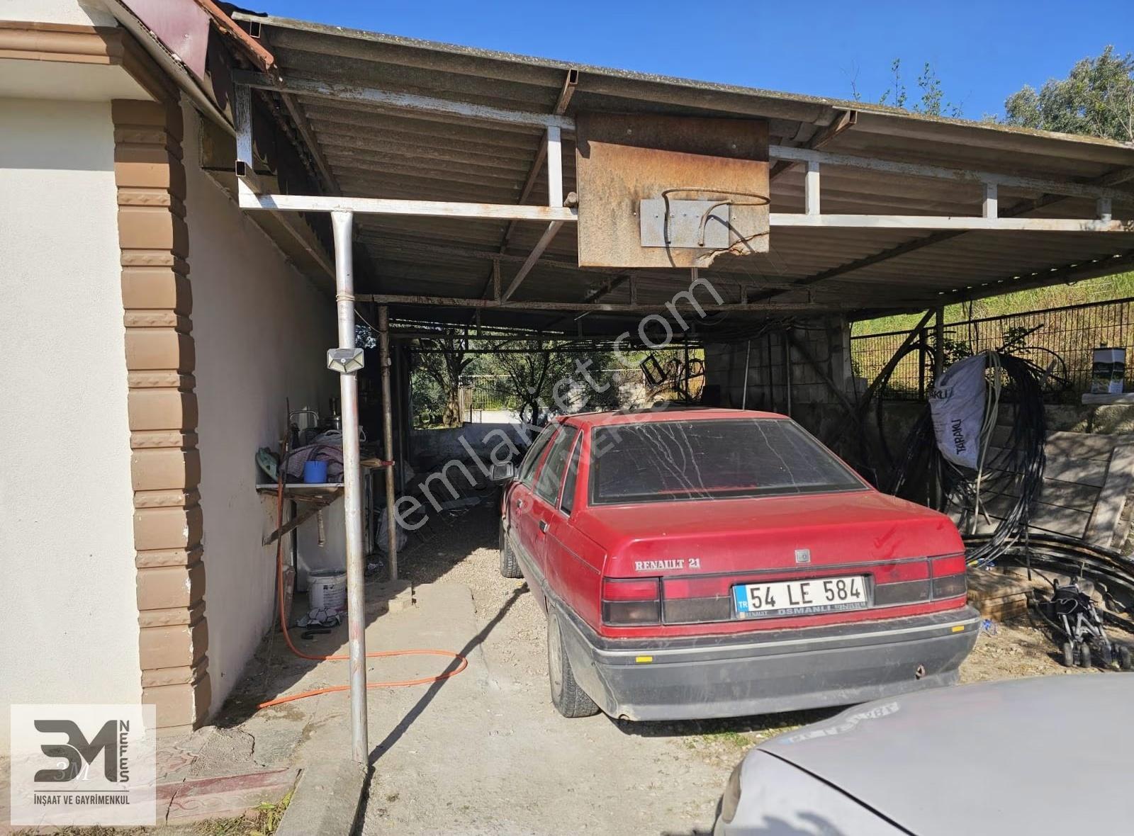 Acil!!! Geyve Hırka 6+1 Tripleks Villa 1200m2 Arsa İçinde Fırsat