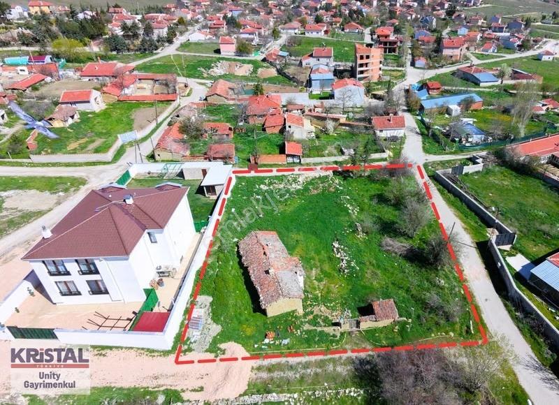 Tepebaşı Emirceoğlu'nda Üç Yola Cepheli Köşe Parsel İmarlı Arsa
