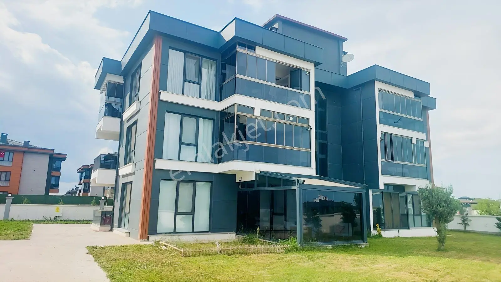 Çorlu Hürriyet Mahallesi Kiralık Bahçe Katı 3+1 Daire
