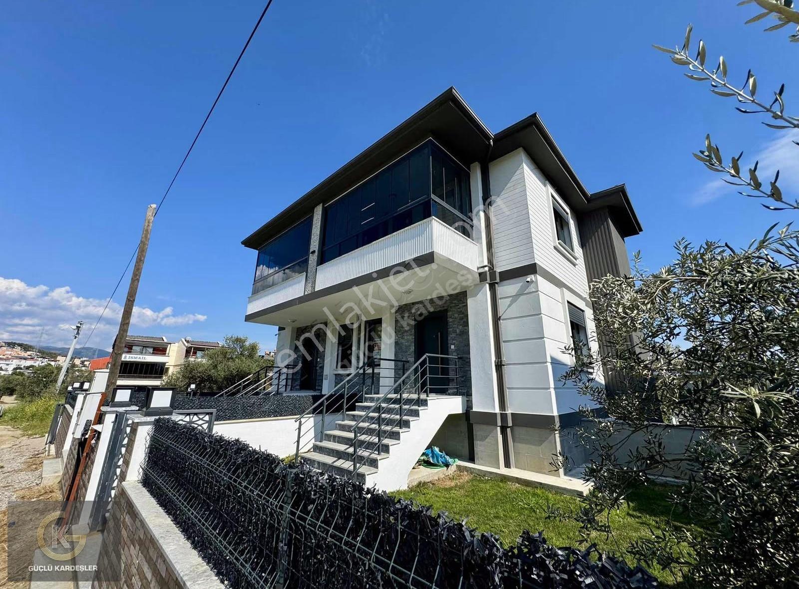 Güçlü Kardeşler Deniz Manzaralı Geniş Bahçeli 3+1 Villa - Görsel 8