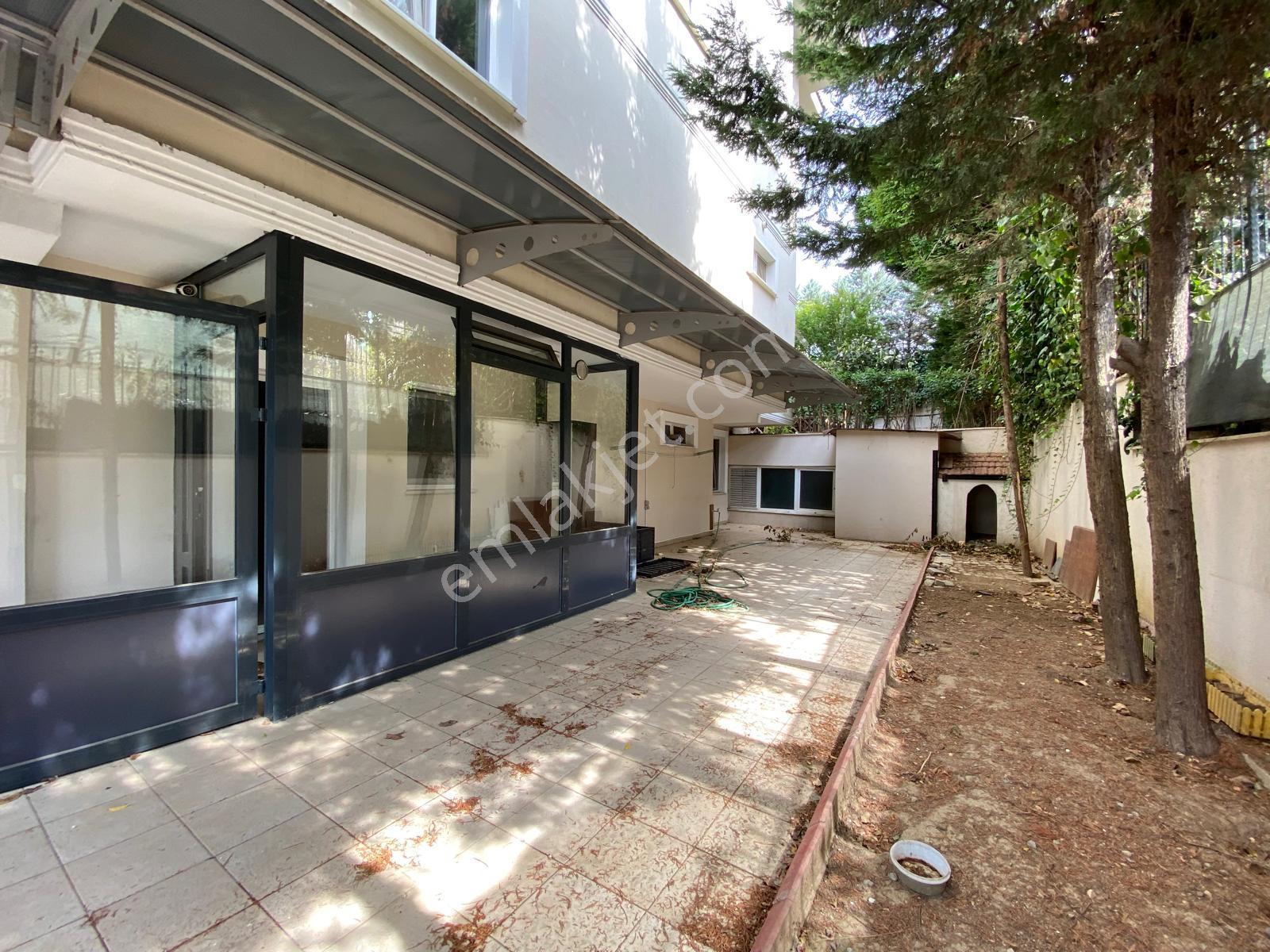 Üsküdar Çengelköy 'de 3 Balkonlu Kiralık 3+2 Bahçe Dubleksi - Görsel 24