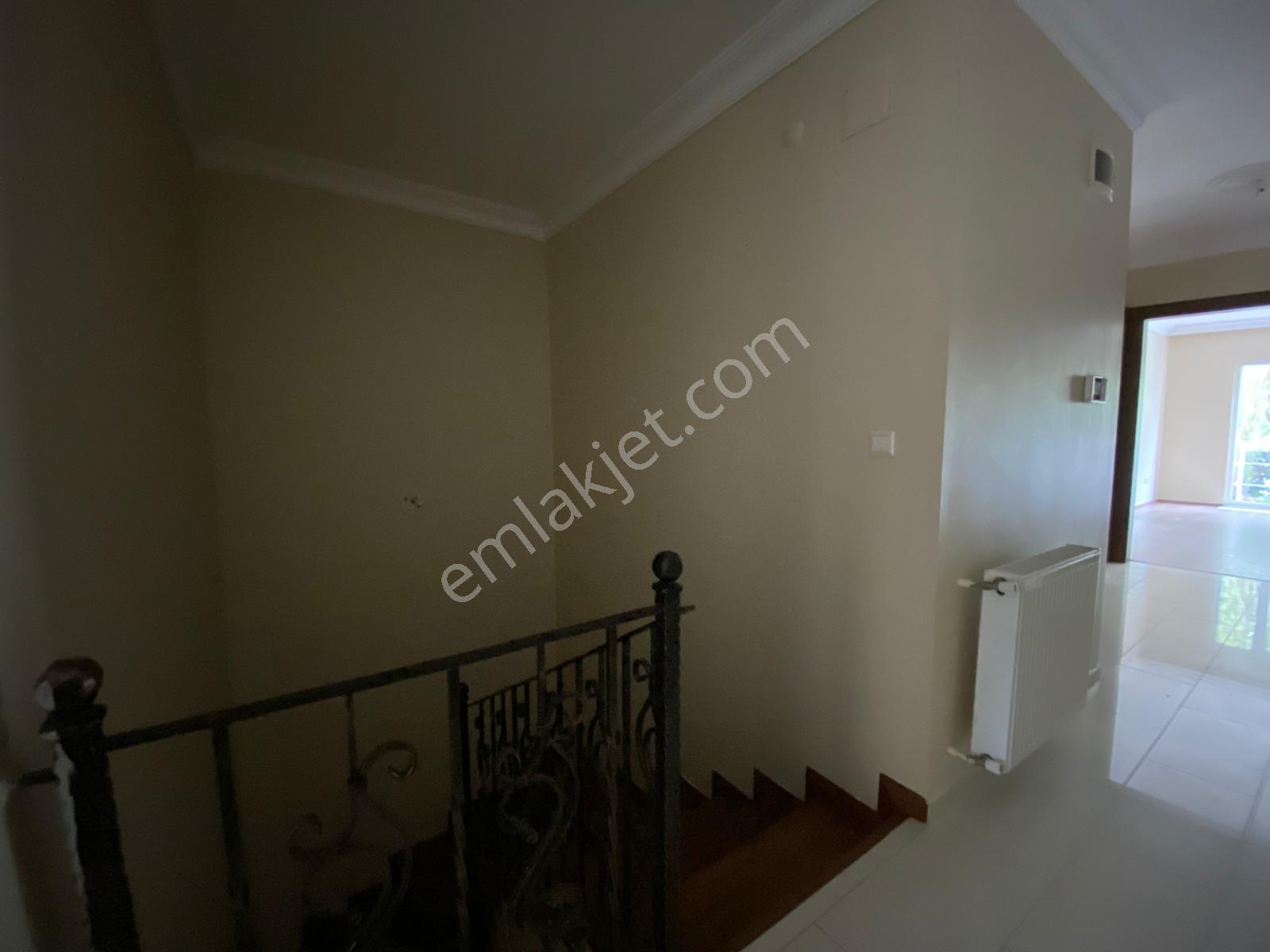 Üsküdar Çengelköy 'de 3 Balkonlu Kiralık 3+2 Bahçe Dubleksi - Görsel 14