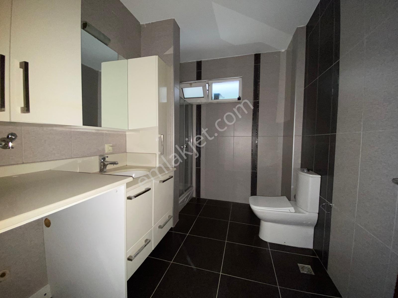 Üsküdar Çengelköy 'de 3 Balkonlu Kiralık 3+2 Bahçe Dubleksi - Görsel 30