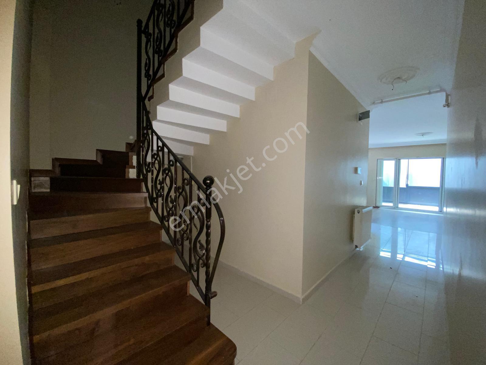 Üsküdar Çengelköy 'de 3 Balkonlu Kiralık 3+2 Bahçe Dubleksi - Görsel 15