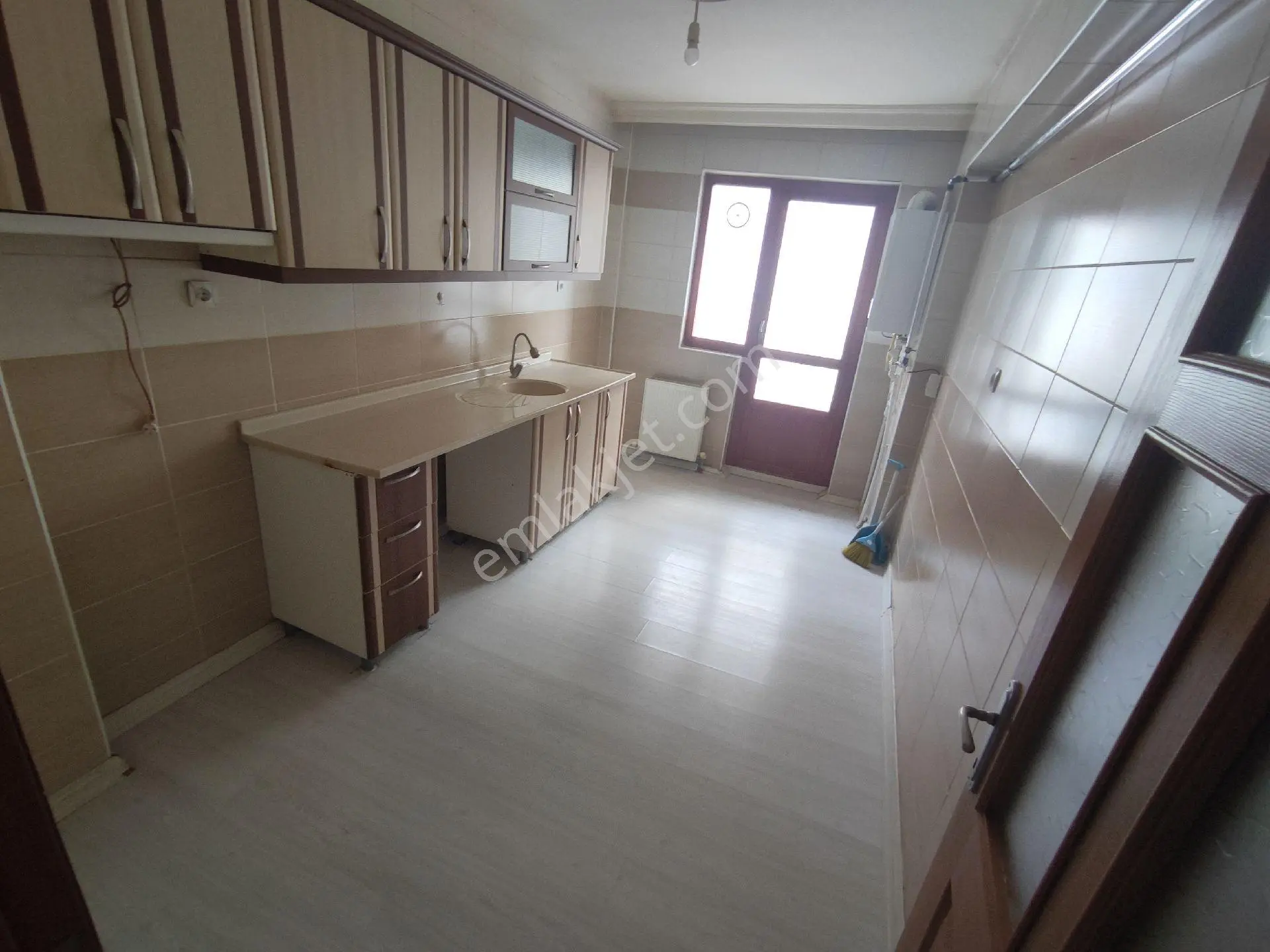 Karapürçekte 3+1 Kiralık Uçaklı Park Yakını Daire Hilal Emlaktan - Görsel 2