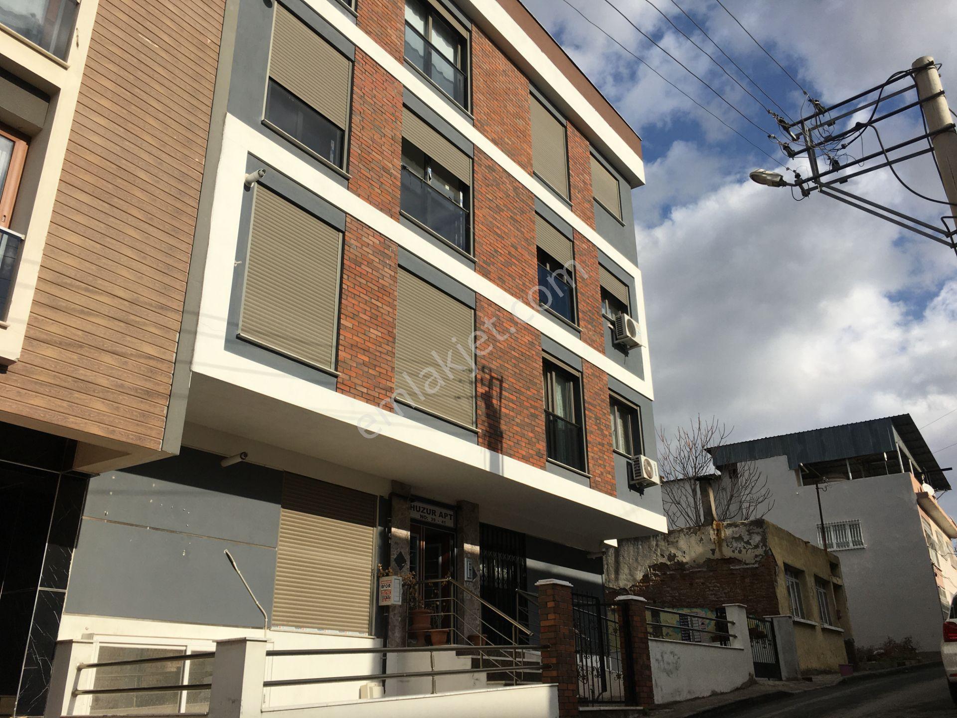 İzmir Konak Zafertepe Mahallesinde 2+1 Satılık Daire Ve Deposu!
