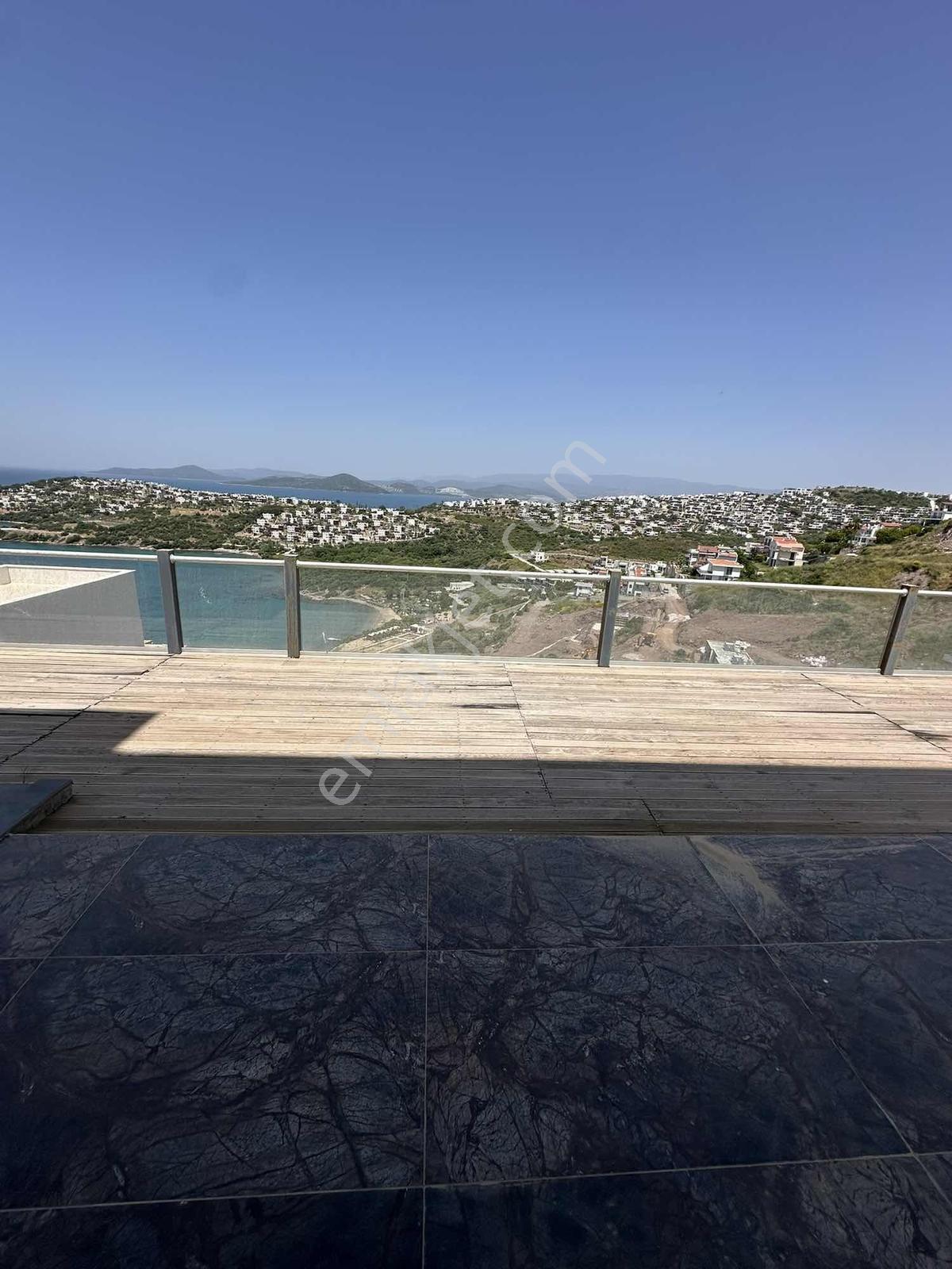 Adabükü Boğaziçi Bodrum Full Deniz Manzaralı Plajlı Satılık 1+1 - Görsel 3