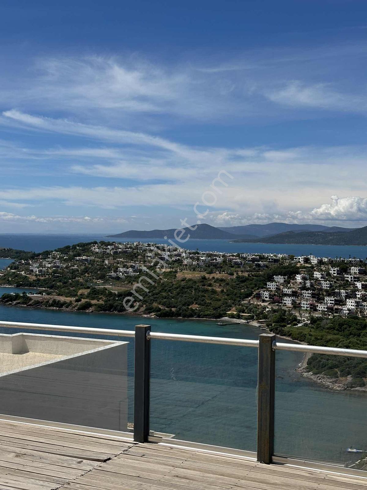 Adabükü Boğaziçi Bodrum Full Deniz Manzaralı Plajlı Satılık 1+1