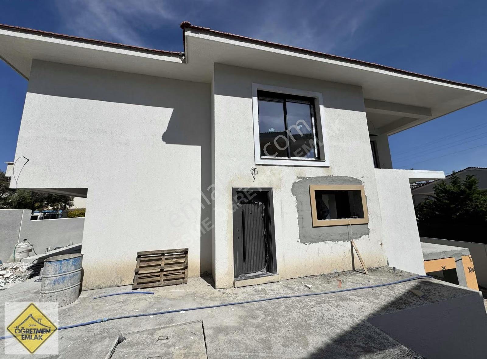Çeşme Merkezde Havuzlu Lüks 6+1 Villa - Görsel 7