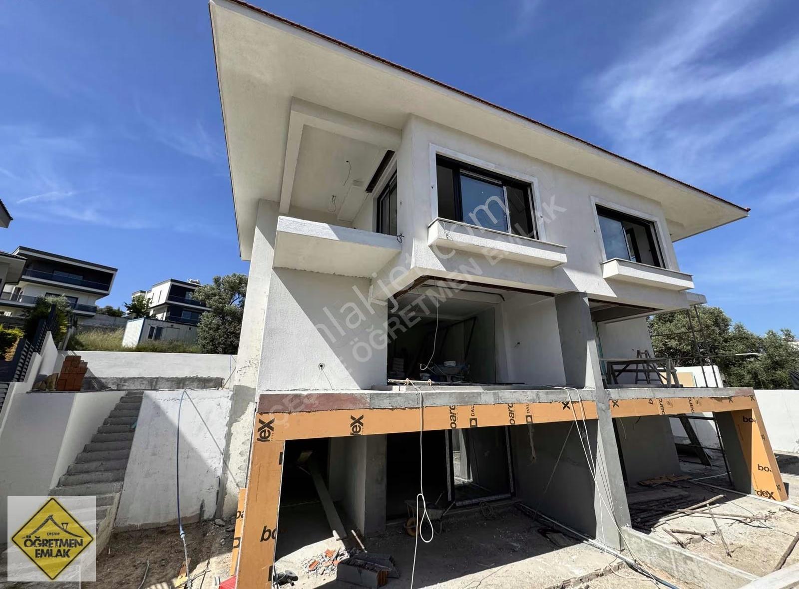 Çeşme Merkezde Havuzlu Lüks 6+1 Villa - Görsel 11