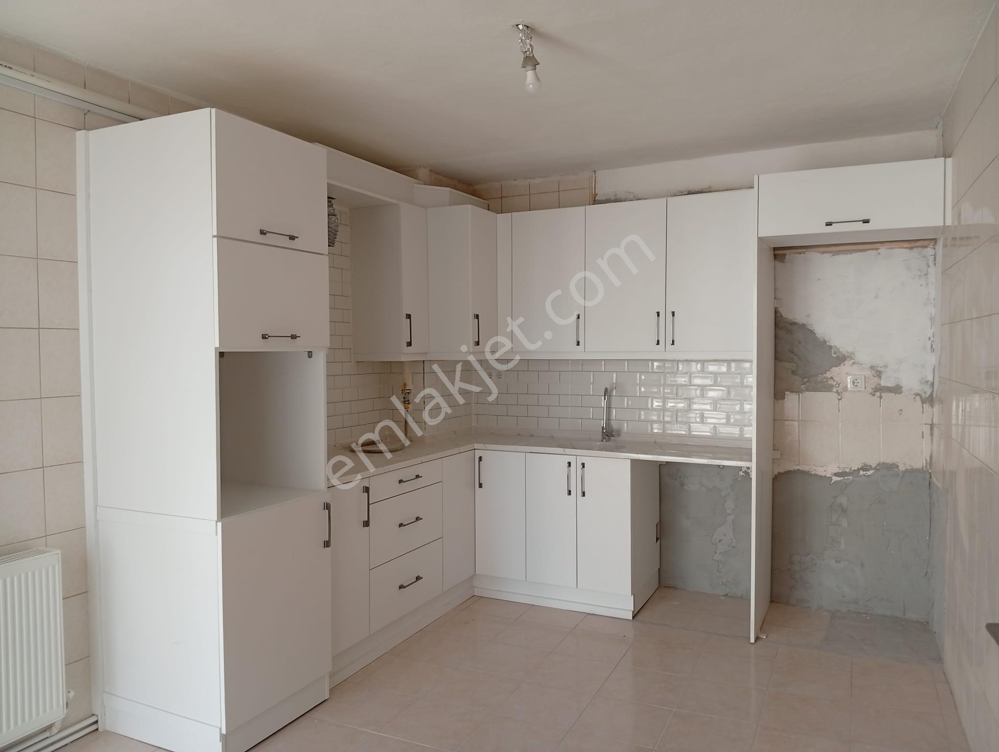 Salihli Berkay Emlaktan Kiralık Cumhuriyet Mah 2+1 Doğalgaz Isıtmalı Daire