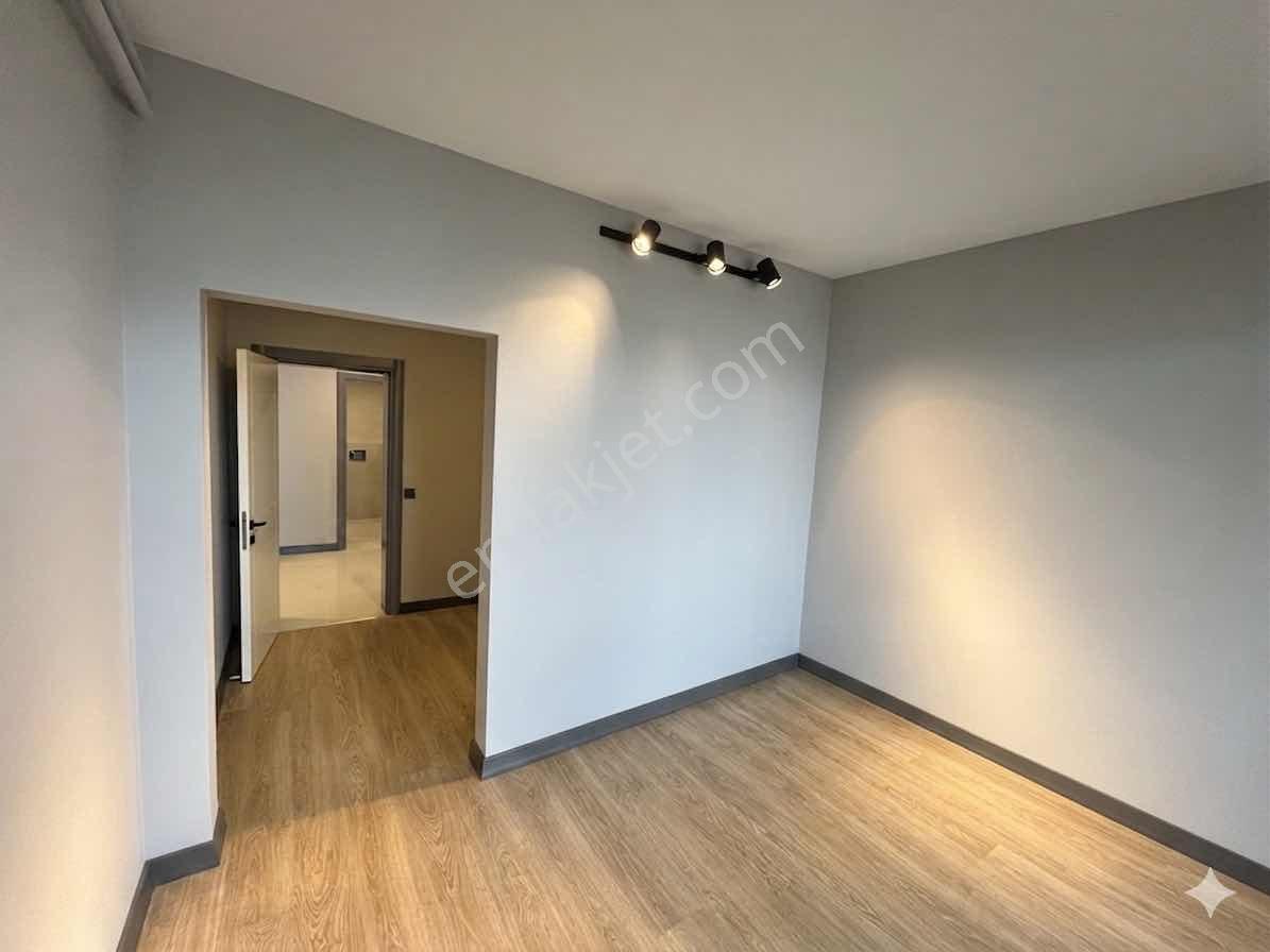 Sinpaş Bursa Modern'de Göl Manzaralı, İçi Yenilenmiş Lüks 2+1 - Görsel 3