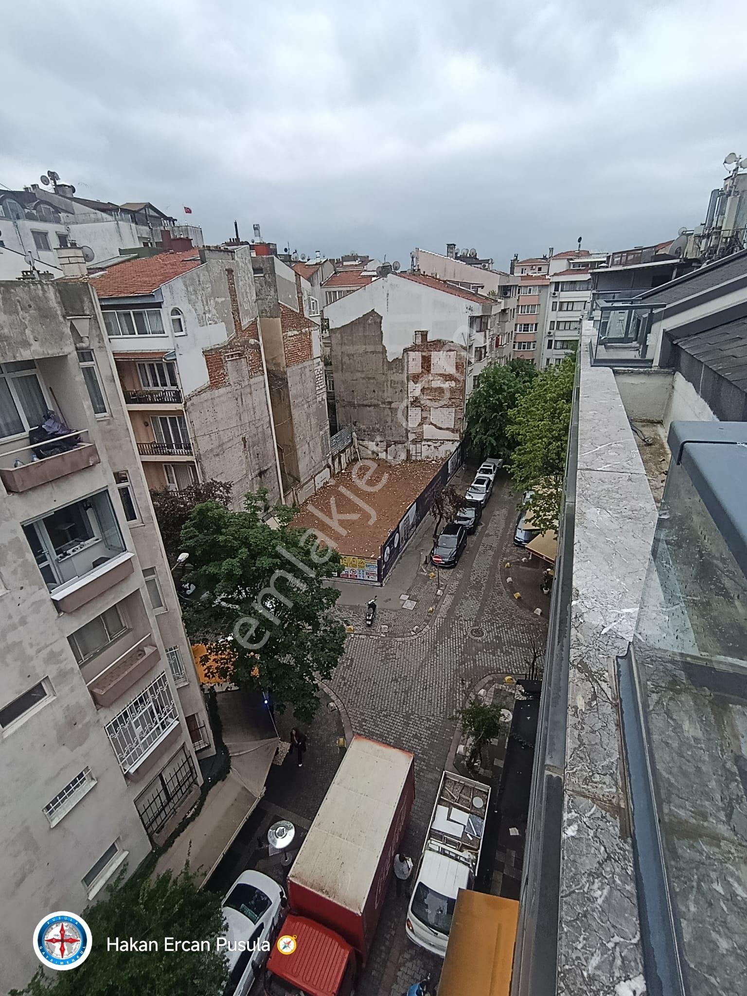 Moda Da 5 Yaşında Binada Özel Teraslı Açık Mutfaklı 1+1 Dubleks - Görsel 23