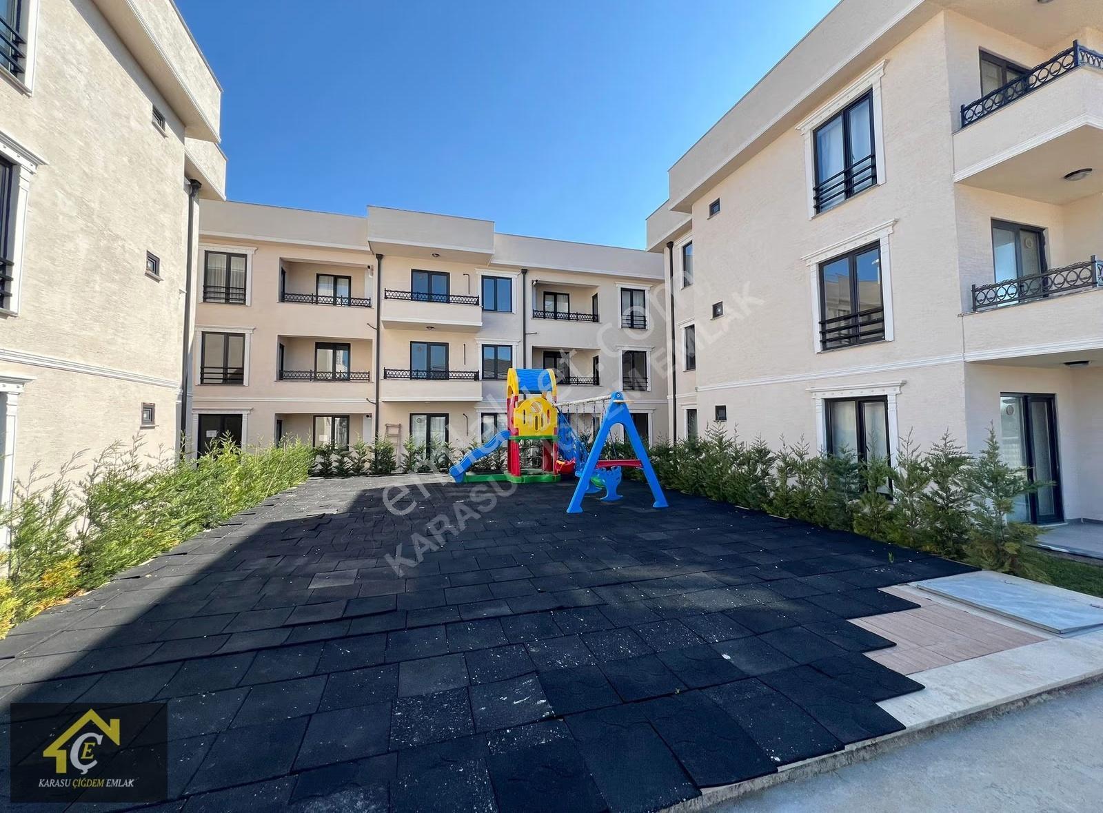Karasu Çiğdem Emlak İle Satılık Havuzlu Lüks Sitede Sıfır Daire - Görsel 12
