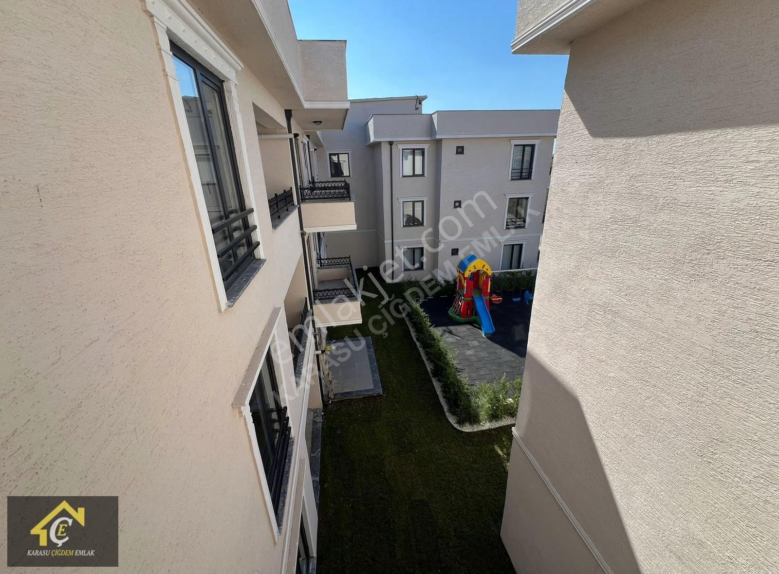 Karasu Çiğdem Emlak İle Satılık Havuzlu Lüks Sitede Sıfır Daire - Görsel 2