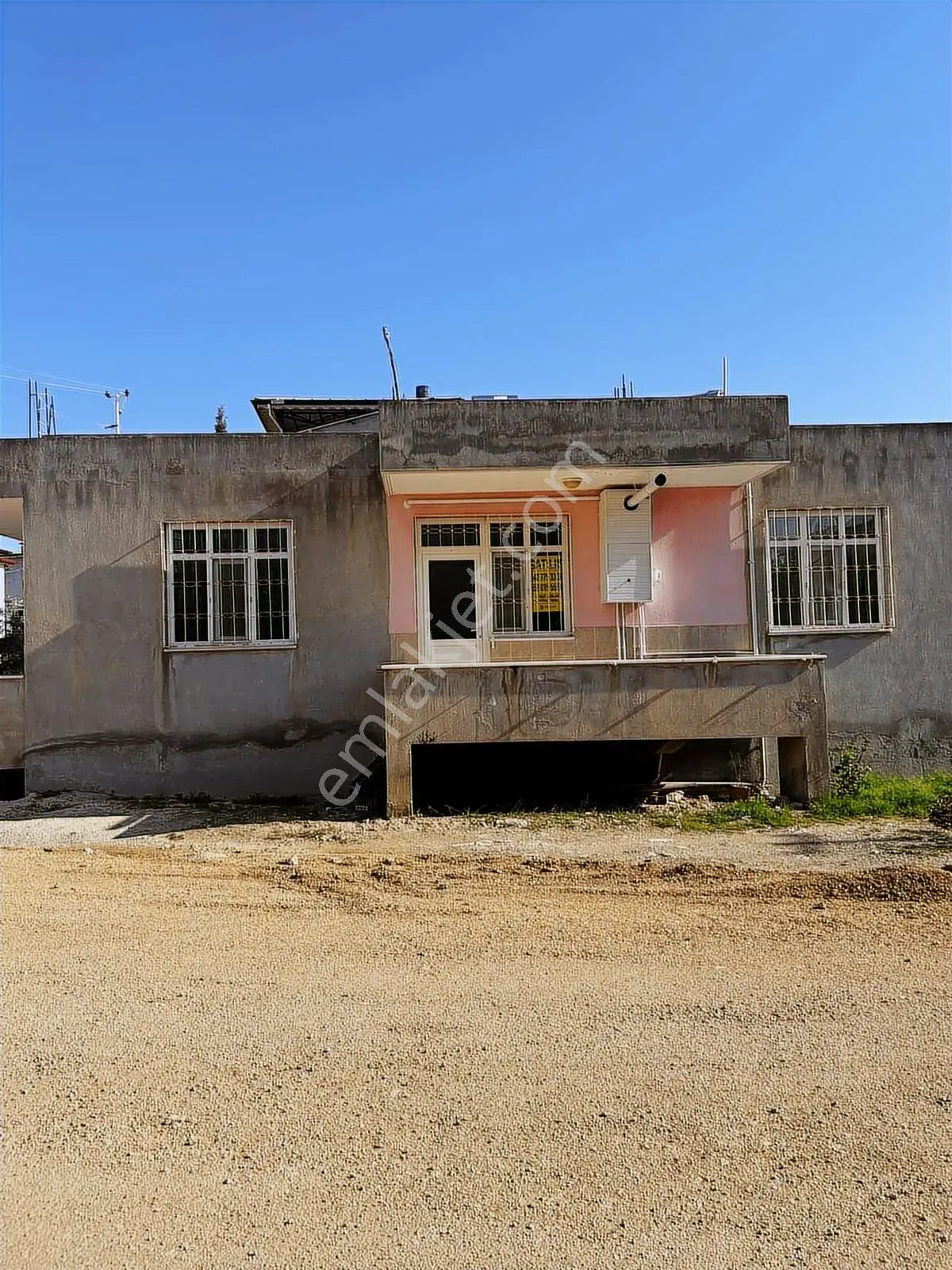 Meydan Mahallesi Satılık Müstakil Ev Ve Arsası