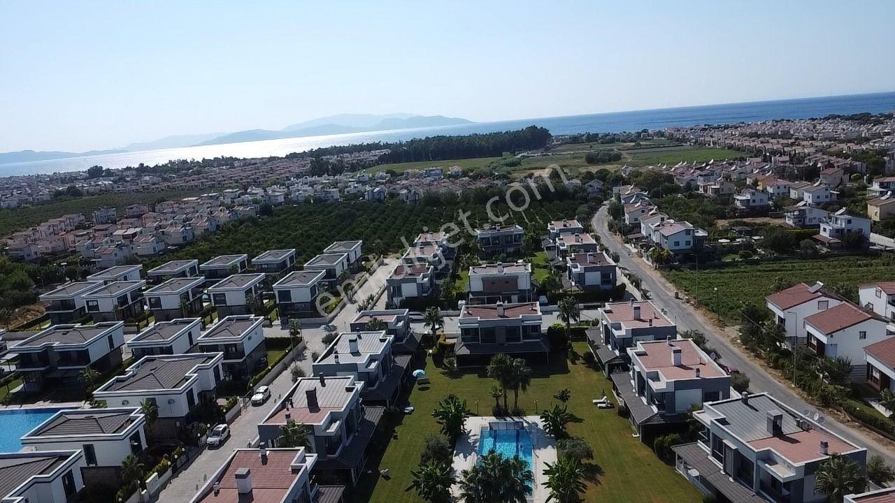 Kuşadası Davutlar Sevgi Plajı Mevki Plaja Yakın Site İçinde