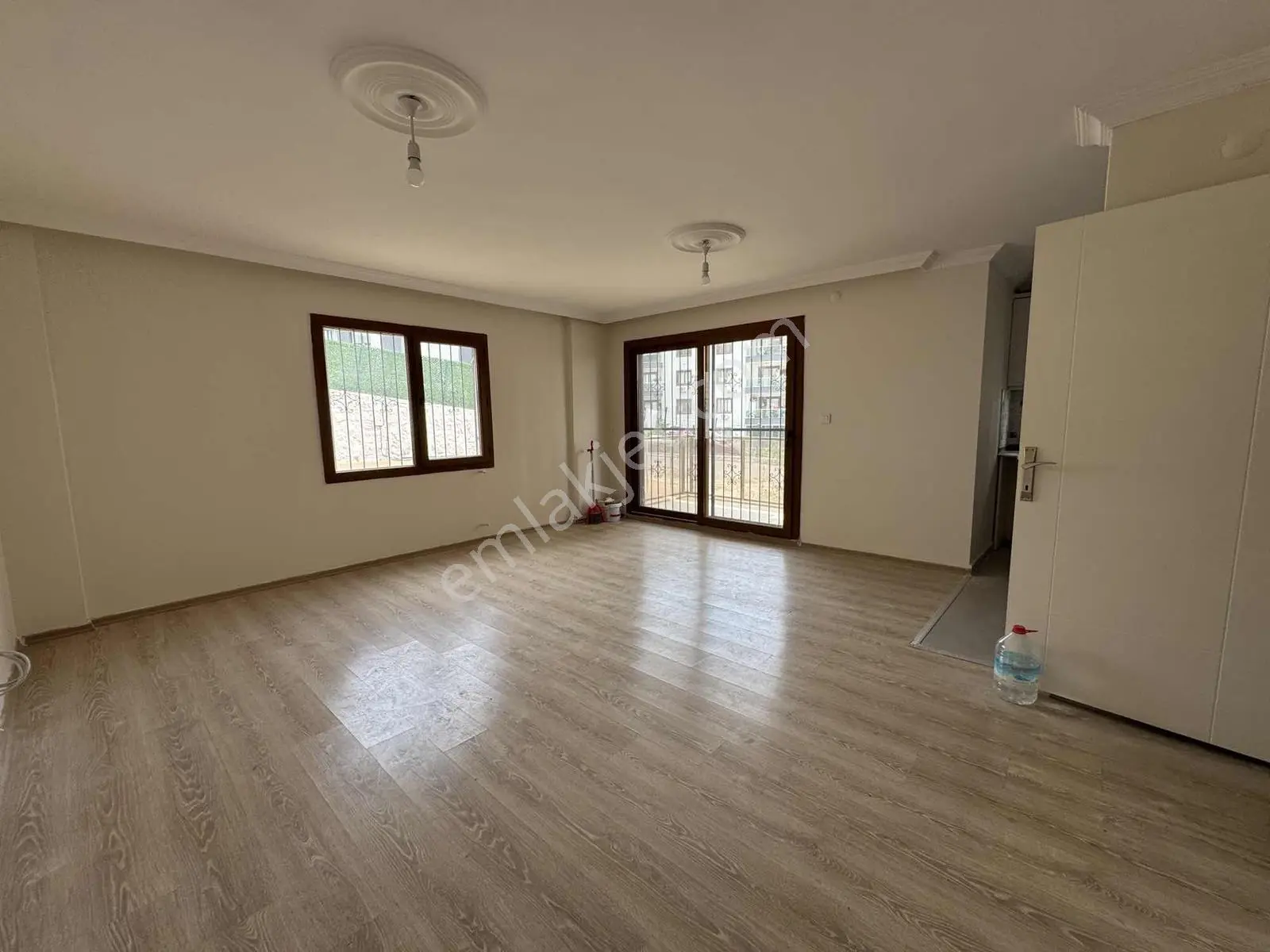 Ege Mahallesinde Geniş 2+1 Kiralık Boş Daire - Görsel 5