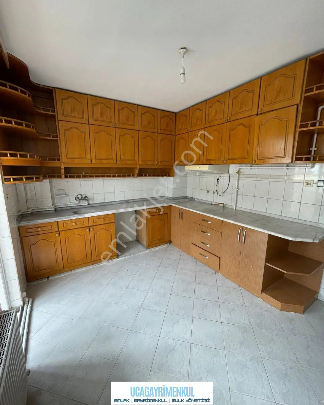 Uca'dan Çarşı Merkez De Kiralık 3+1 Daire.! - Görsel 3
