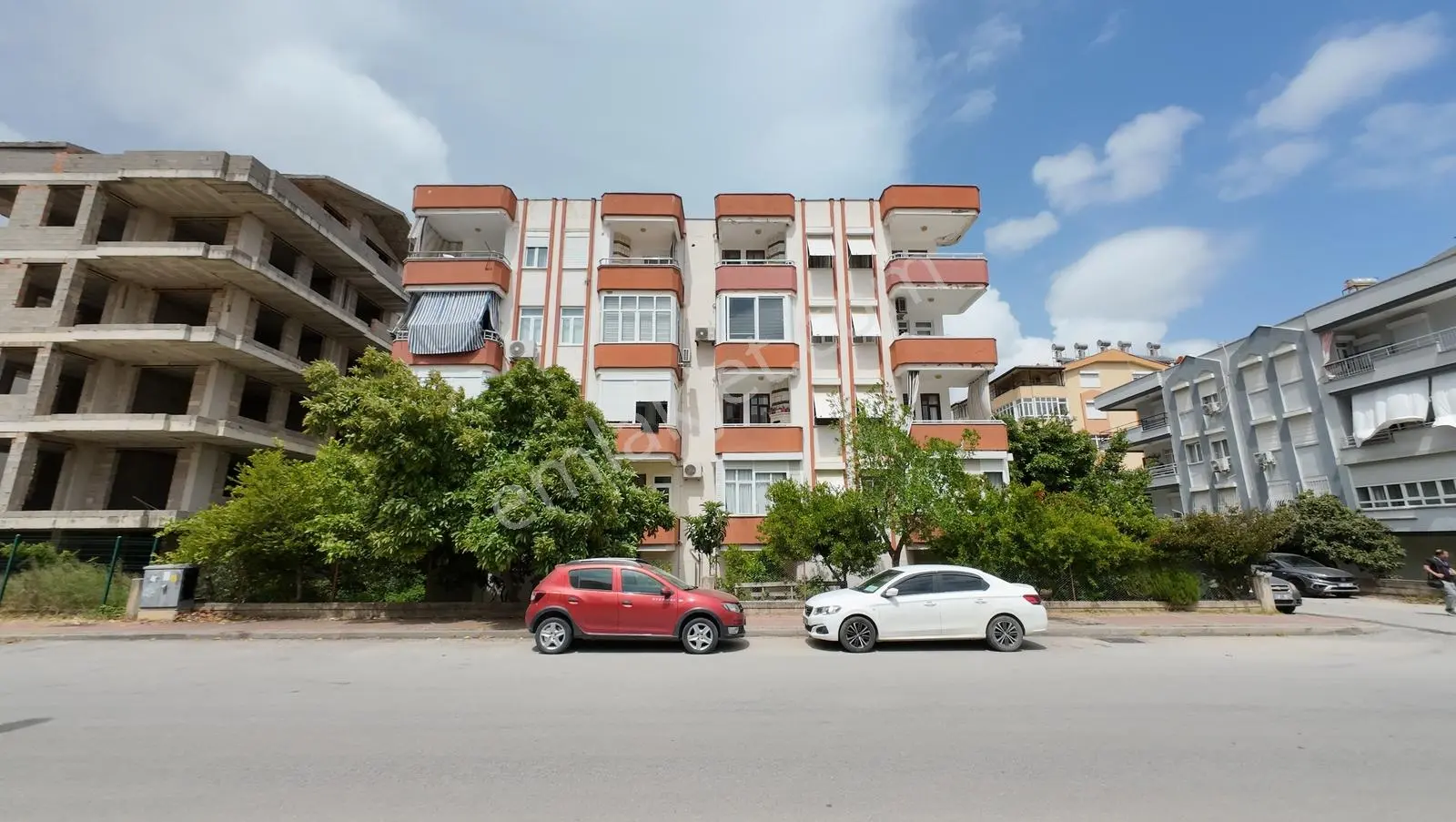Manavgat Merkezi Lokasyonda Satılık 3+1 Daire + Depo Alanı