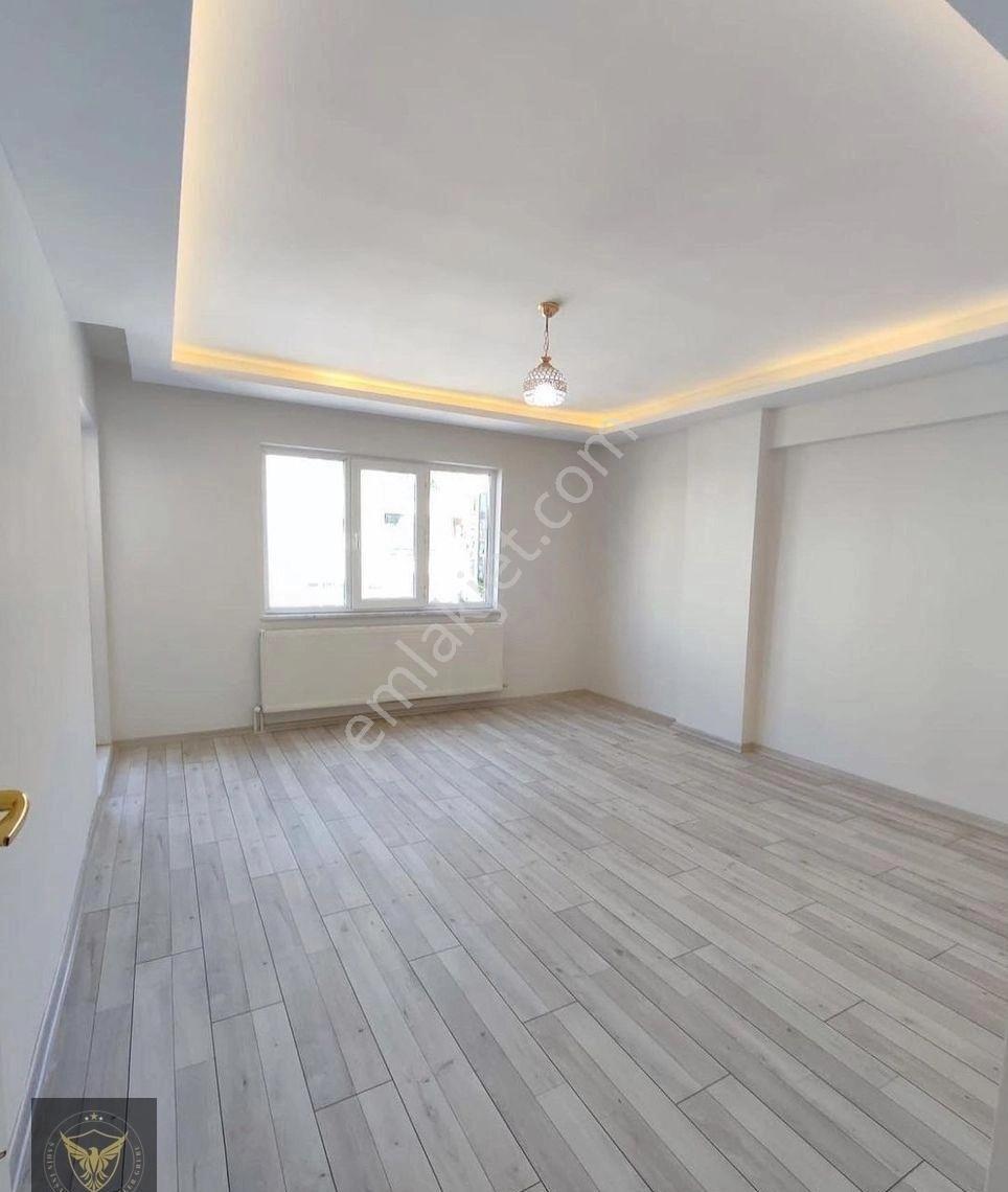 Metrobüse Komşu Çift Balkonlu Geniş & Ferah 2+1 Dairemiz - Görsel 3