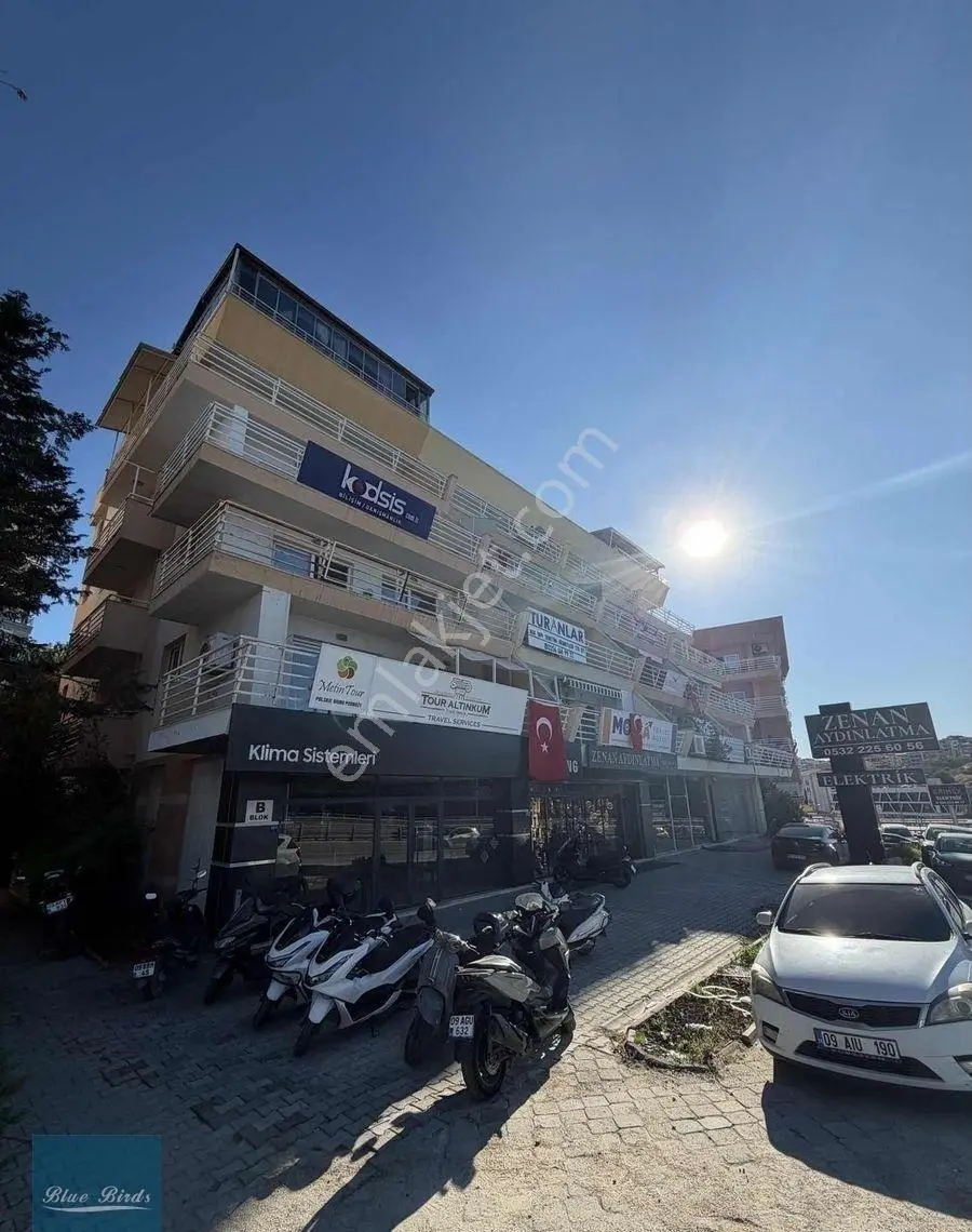 Kuşadası Merkezde Ana Yol Üzerinde 3+1 Geniş Daire | Ofis