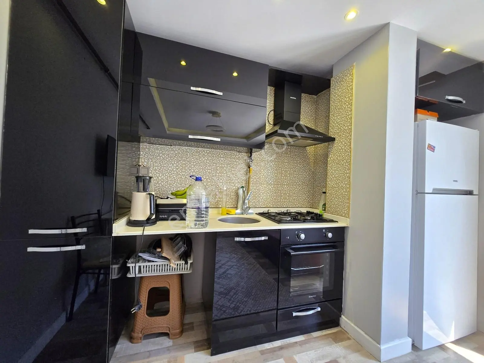 Garanti Emlak'tan, Candaroğullarında, Eşyalı, Kiracılı 1+1 Daire