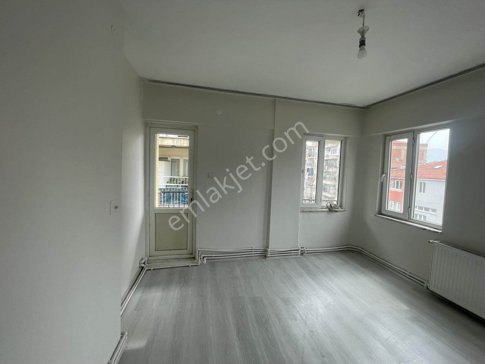 Suluköprüde Kiralık Arakat Cadde Üstü Daire - Görsel 4