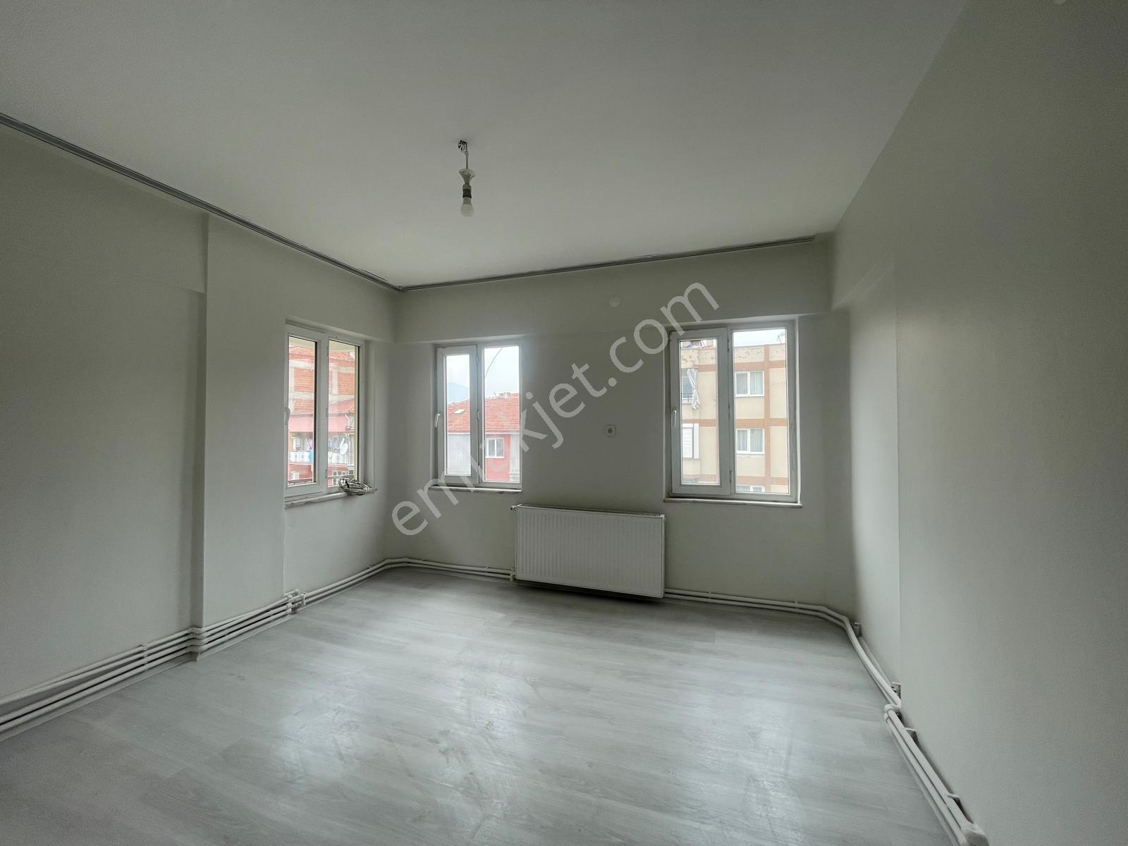 Suluköprüde Kiralık Arakat Cadde Üstü Daire - Görsel 9