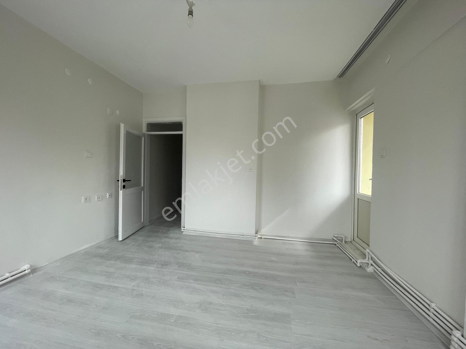 Suluköprüde Kiralık Arakat Cadde Üstü Daire - Görsel 6