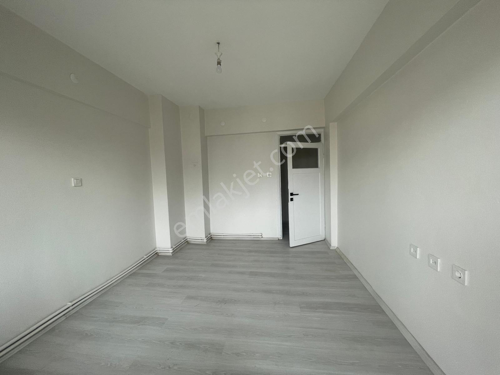 Suluköprüde Kiralık Arakat Cadde Üstü Daire - Görsel 7