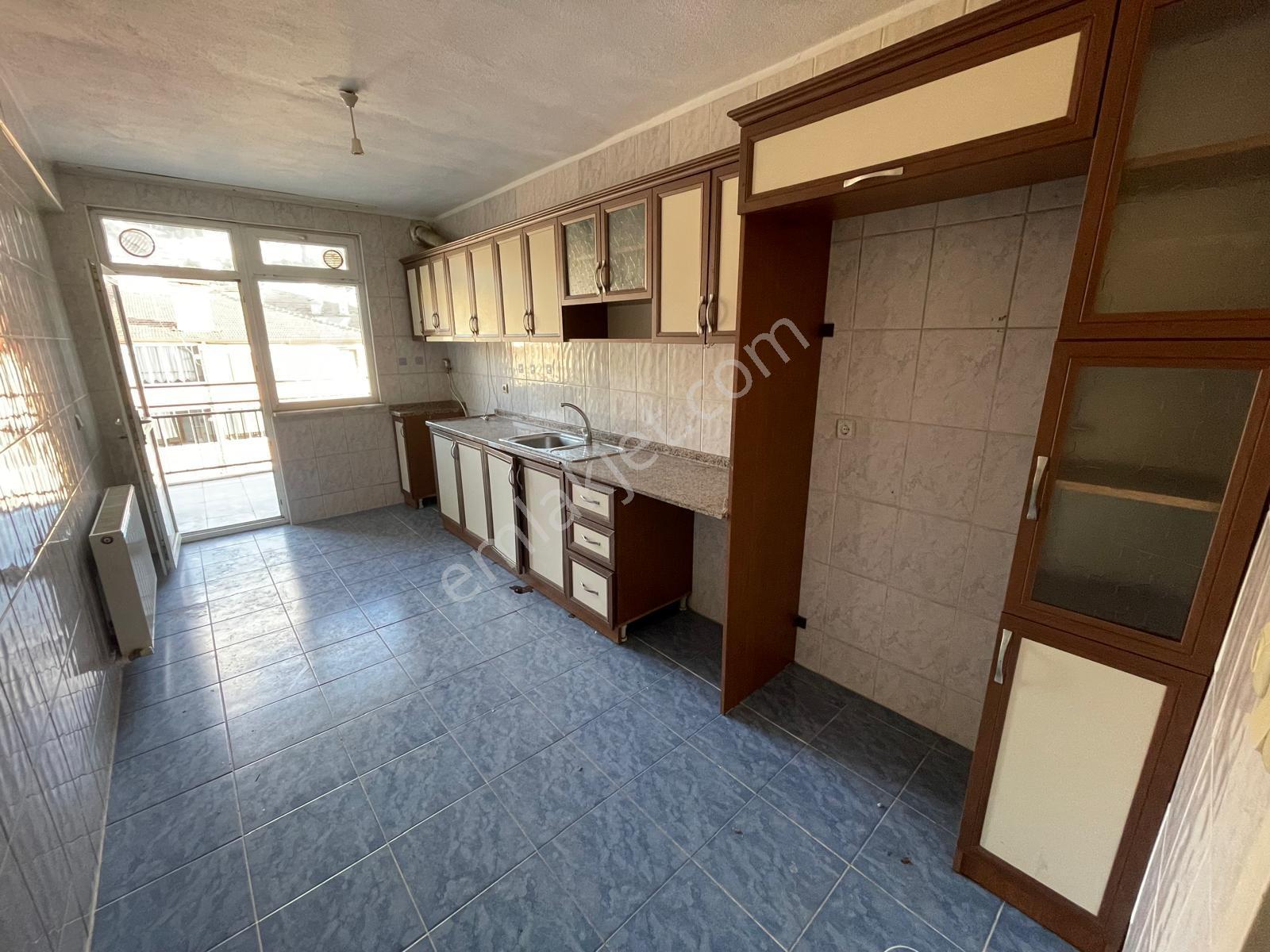 Karamürsel Merkez'de Çift Cepheli 130m2 3+1 Kiralık Daire! - Görsel 14